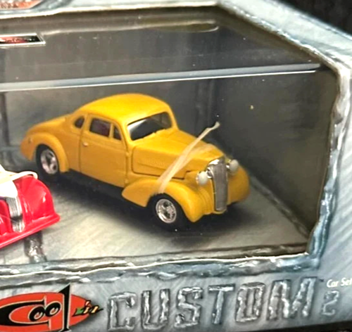Hot Wheels-100% Cool Classics Series #2-Showroom 1937 Chevy-Real Riders-2000