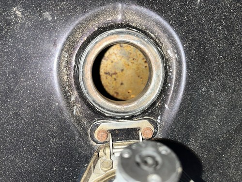 1983-1986 Honda V65 Magna Vf1100c Tank Set With Side Covers - Picture 6 of 15