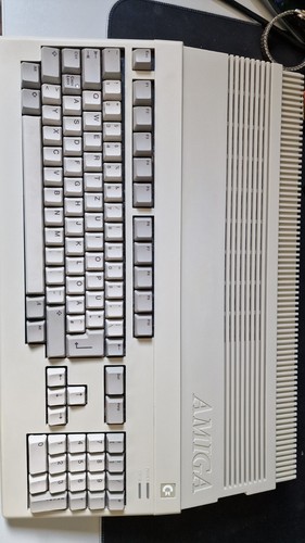Commodore Amiga 500 rev 6a, mit 1MB Ram und rar hi-tek tastatur schöner zustand