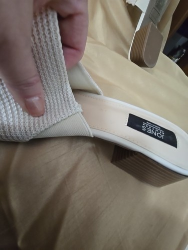 Jones New York Signature Off White Slides With Toe Thong, Size: 7.5M - Picture 7 of 9