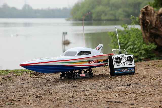 best remote control boat uk