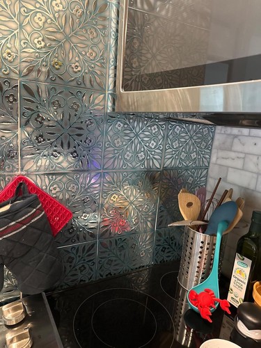 24 Pack 8x8" Teal Leaves Peel & Stick Tiles, Backsplash,Metallic Decor Wallpaper - Picture 13 of 17