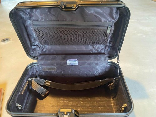 Rimowa Topas Beauty Case 11L Black - Picture 8 of 12