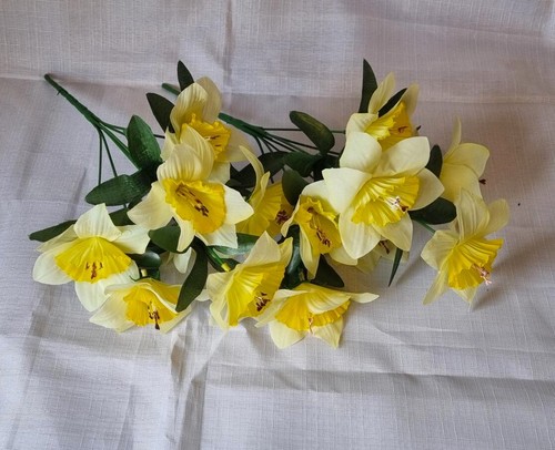 Artificial Daffodil Flowers Bouquet Bunch Plants 7 Head YELLOW Ivy Foliage Leaf - Picture 9 of 12