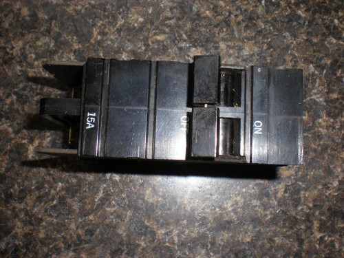 Interruptor circuito de 2 polos cuadrado D o Cutler-Hammer tipo XO XO215 15 amperios - Imagen 2 de 7