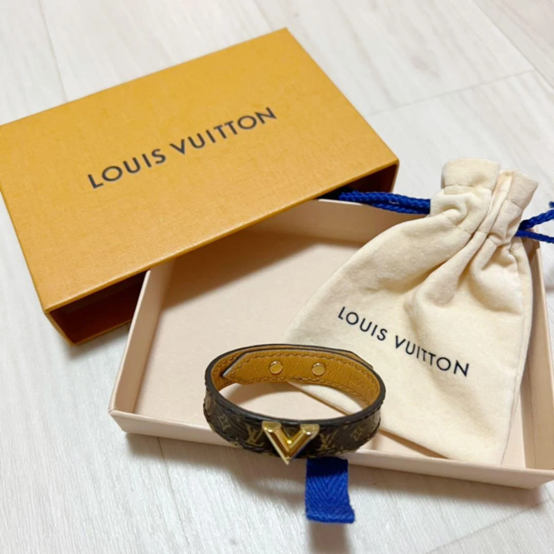 Louis Vuitton Essential V Bracelet