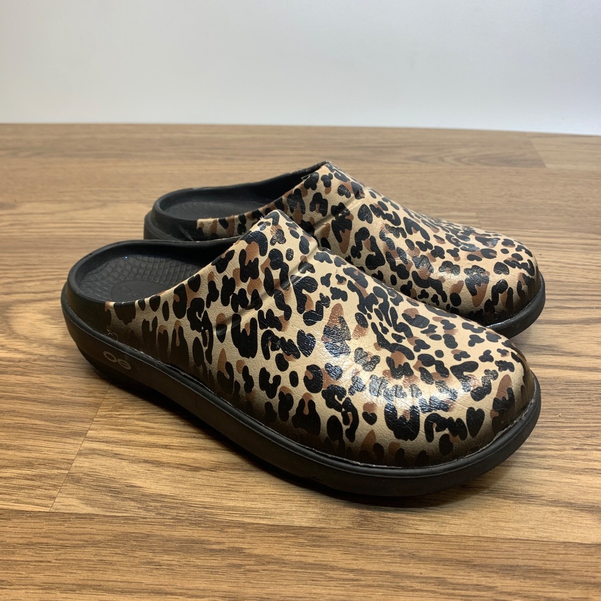Oofos OOcloog Leopard Womens Size 6 Slip On Brown Mules Oofos OOcloog Leopard Womens Size 6 Slip On Brown Mules