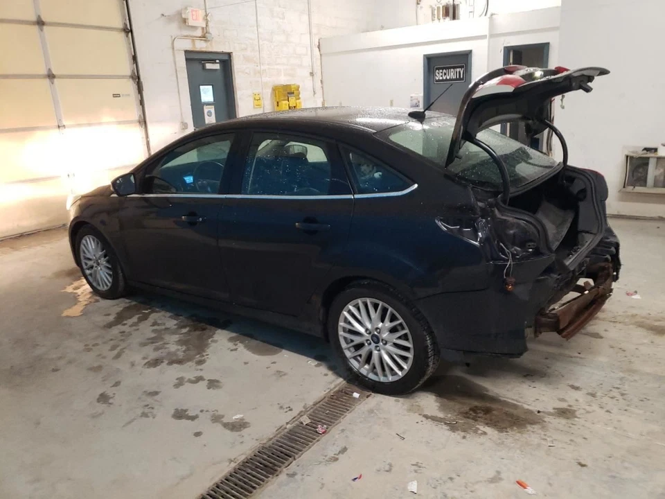 Ford Focus 2012 caja de fusibles usada 12-14 gasolina tracción delantera 2,00 L fabricante original 148 k millas Foto 2 de 4