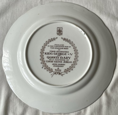 Paragon Bone China King George V And Queen Mary 1935 Silver Jubilee 27 cm Plate. - Picture 2 of 3