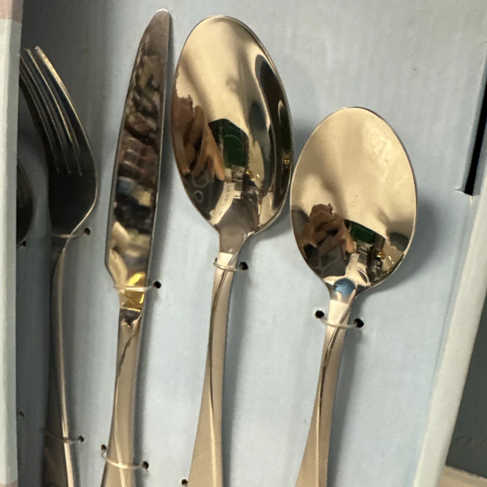 Gibson Home SMOOTH SWIRL Stainless Steel Flatware Silverware Set 20 Piece - Image 4 of 4