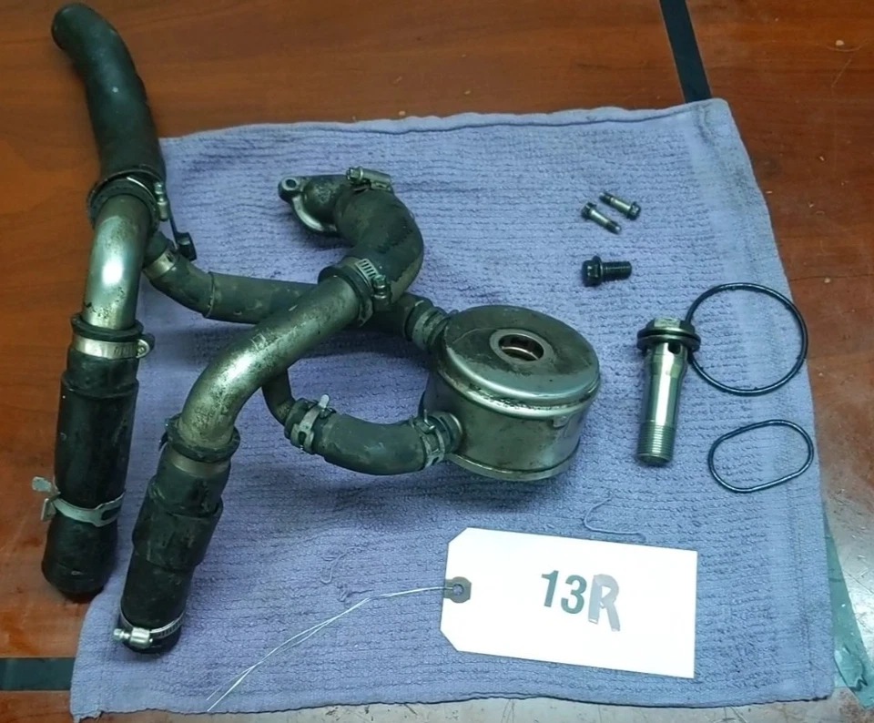 06-18 Yamaha YZFR6 yzf r6 enfriador de aceite de motor con mangueras 13S-13470-00-00 Foto 2 de 4