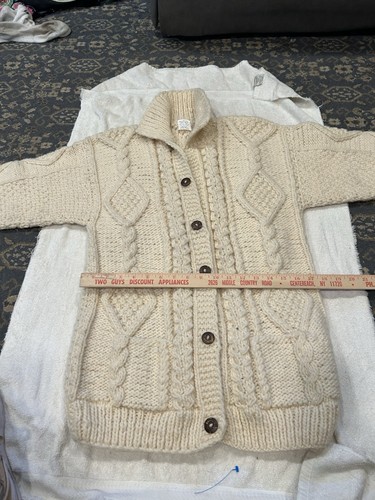 Neu ohne Etikett Damenpullover mit Knopfleiste Small hergestellt in Ecuador 100 % handgefertigte Wolle - Bild 2 von 3