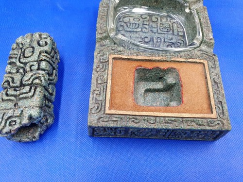 Vintage 1970s Mexican Aztec Design Crushed Malachite Ashtray & Lighter Cover - Picture 6 of 12