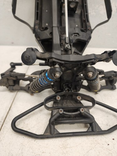 Team Associated Sc10 4X4 gebrauchter Offroad-LKW Tekin RX8 nur Unterseite wie besehen - Bild 3 von 22