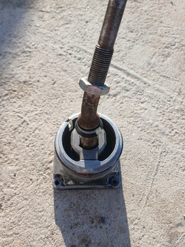 , Chevrolet GMC C1500 NV3500 5 Speed Transmission Shift Tower Shifter 1993 - Picture 3 of 5