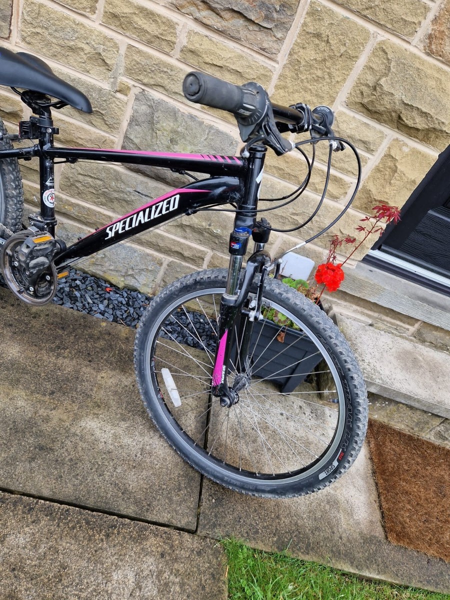 Specialized Hotrock 24 XC Girls Kids Bike Black Pink XS/13