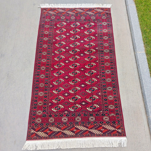 Rich Jewel Tone! Antigua alfombra turcomana roja - Alfombra Tekke de lana anudada a mano 4'5"x8 pies - Imagen 2 de 11