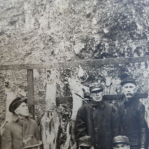 Vtg Large Framed Hunting Photo Deer Camp Group 6 Bucks 12 Men Man Cave 1920s - Picture 10 of 11