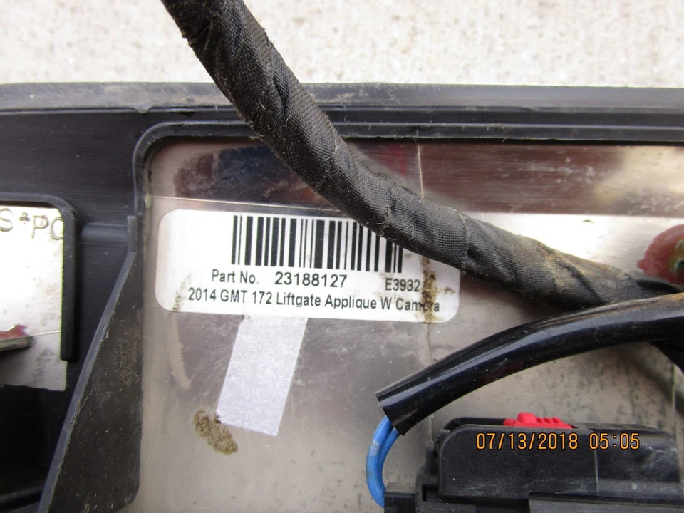 10 - 14 CHEVY EQUINOX LT LTZ TRUNK DOOR MOLDING EMBLEM BACK UP CAMERA 23188127 - Image 4 of 4