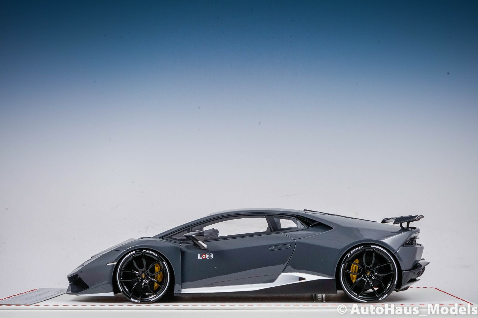 1 18 Davis & Giovanni Novitec Huracan N-Largo AVIO Edition w display case 12 1 18 Davis & Giovanni Novitec Huracan N-Largo AVIO Edition w display case 12