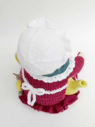 Devonshire Strawberry Picker Tea Cosy Knitting Pattern to knit your own - Picture 6 of 12