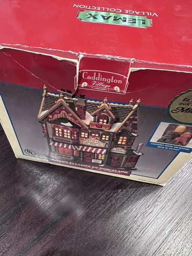 Lemax Caddington Village Collection DECK THE HALLS GIFT SHOP Christmas  #15212 - Picture 2 of 4