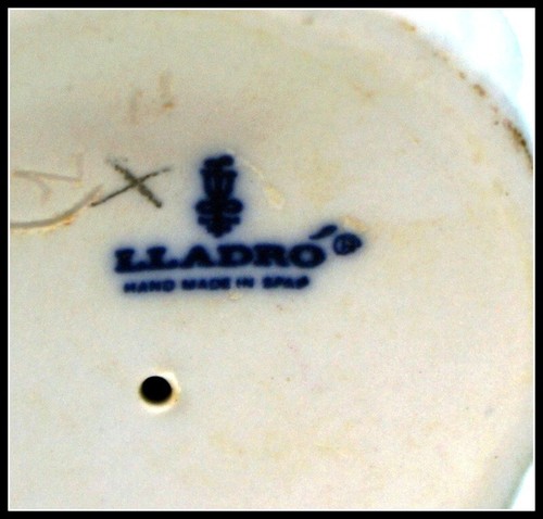 Estatuilla Lladro vintage "chica lavándose el pelo" acabado brillante 8,5 pulgadas #T122 - Imagen 11 de 11