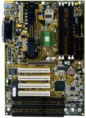 Chaintech 6BTM0-H100A Slot 1 4x SDRAM AGP 4x PCI 3x ISA ATX Mainboard - Picture 2 of 2