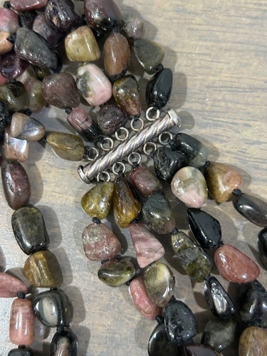 Collana cinque fili annodati tormalina arcobaleno chiusura sterling 925 gemme lucide