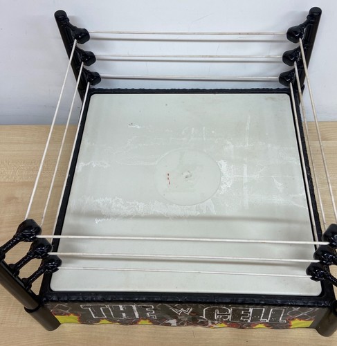 WWE Hell in a Cell & wrestling ring play set w/ The Rock & Ricochet - Mattel - Afbeelding 3 van 8