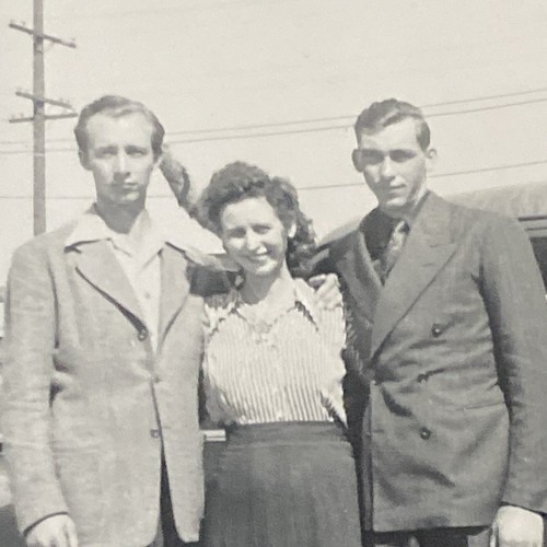 1940s Pretty Beautiful Gal Girl Woman & Handsome Guys Car Original Photo P15g2 - Picture 4 of 19