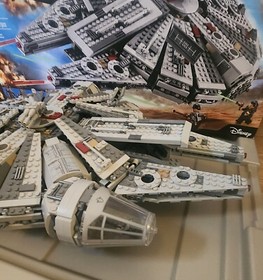 LEGO Star Wars: Millennium Falcon (75105) Set, Box, Figs & Manual, Complete