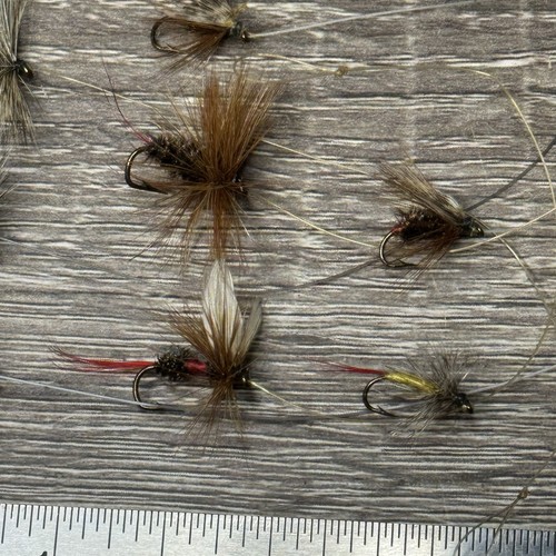 VTG Lot Small Hand Tied Fishing Flies Fly Mixed W Case Feathers Mixed Colors - Picture 10 of 19