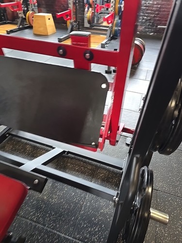Pendulum Leg Press . Free Weights . Commercial Gym Eqipments - Picture 7 of 9