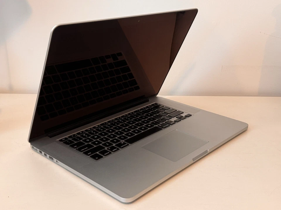 APPLE MACBOOK PRO 15 | 16GB | 256GB SSD | i7 3.4GHZ | RETINA |MONTEREY |WARRANTY - Image 3 of 4