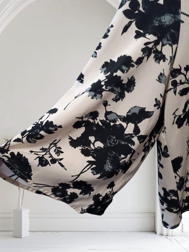 Blusa Floral Vishow Talla 2XL Cuello en V Manga 3/4 Nudo Corbata, Negra/Beige Claro. NS-2 - Imagen 8 de 11
