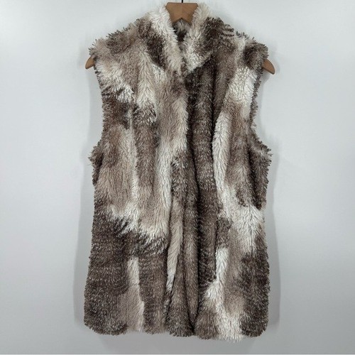Cabi Aspen Faux Fur Vest Size Medium Zippered Fluffy Warm #3179 - Picture 9 of 12