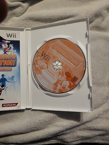 Dance Dance Revolution: Disney Grooves (Nintendo Wii, 2009) *Complete w/ Manual* - Picture 6 of 8