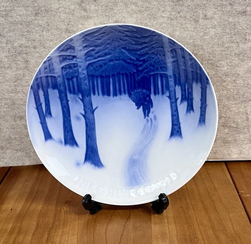 Bing & Grondahl B&G Jule After Christmas Plate 1913 Bringing Home Christmas Tree - Picture 2 of 4