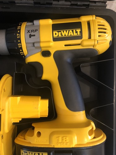 DeWalt DC988 XRP Cordless 18V Hammer Drill 2 X DE9503 Batteries, Charger & Case - Picture 7 of 19