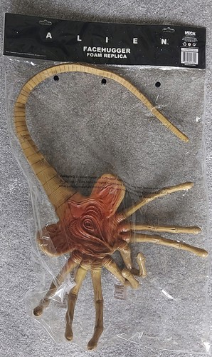 Neca Aliens LIFE SIZE FACE HUGGER 40" FOAM LATEX PROP REPLICA 1:1 SCALE IN STOCK - Picture 2 of 10