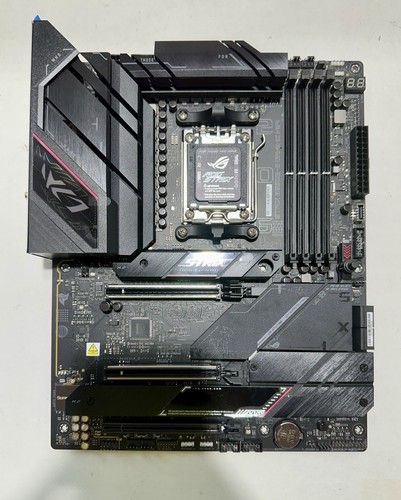 ASUS ROG Strix B650E-E Gaming Wi-Fi AMD AM5 ATX motherboard! Check Description! - Picture 3 of 19