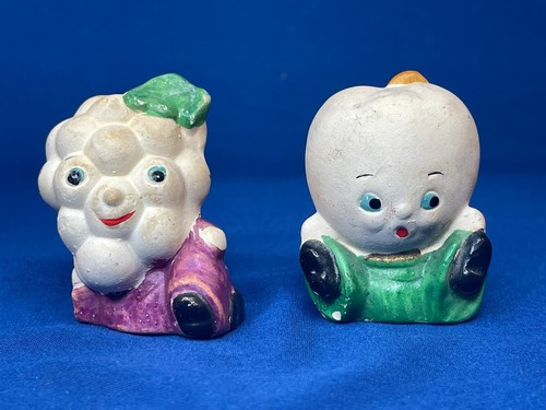 Vintage Anthropomorphic Fruit Salt and Pepper Shakers Japan Grapes & Apple - Picture 5 of 11