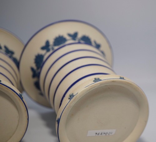 Pair of Hackwood drybody vases, blue flower sprigged, c.1815 - Picture 2 of 5