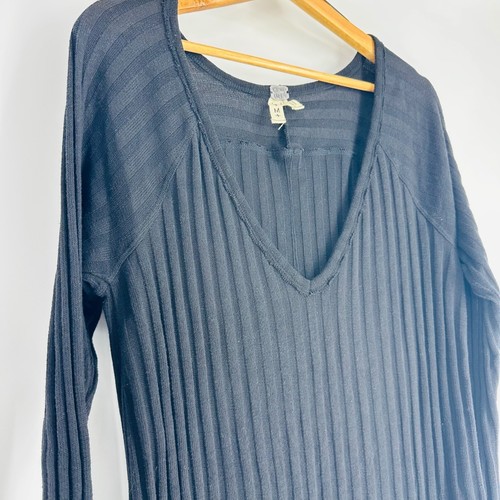 We The Free Black Ribbed Long Sleeve V-neck Split Hem Lightweight Stretch Top M - Picture 7 of 8
