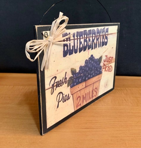 Prim Country Print BLUEBERRIES Plaque 5 1/4" x 7 1/2" w/wire hanger Hand Made - Picture 2 of 3