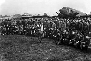 New-5x7-World-War-II-Photo-Artillery-Gen-Anthony-Mcauliffe-101st-Airborne