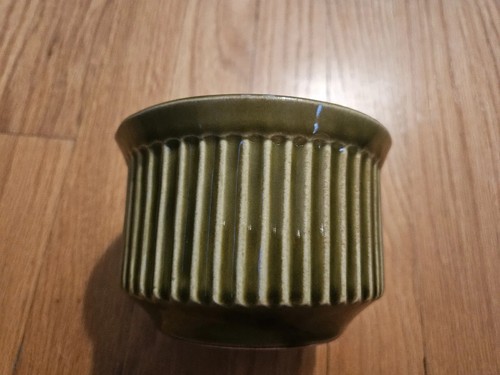 McCoy Vintage gemarkt #138 Keramik Übertopf, gerippte Seiten, 5" Durchmesser, oliv - Bild 2 von 9