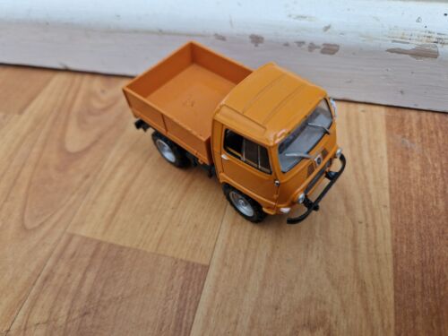HACHETTE UNIVERSAL HOBBIES 1/43 CLASSIC 1965 SINPAR CASTOR 1200 D TRACTOR - Picture 2 of 3