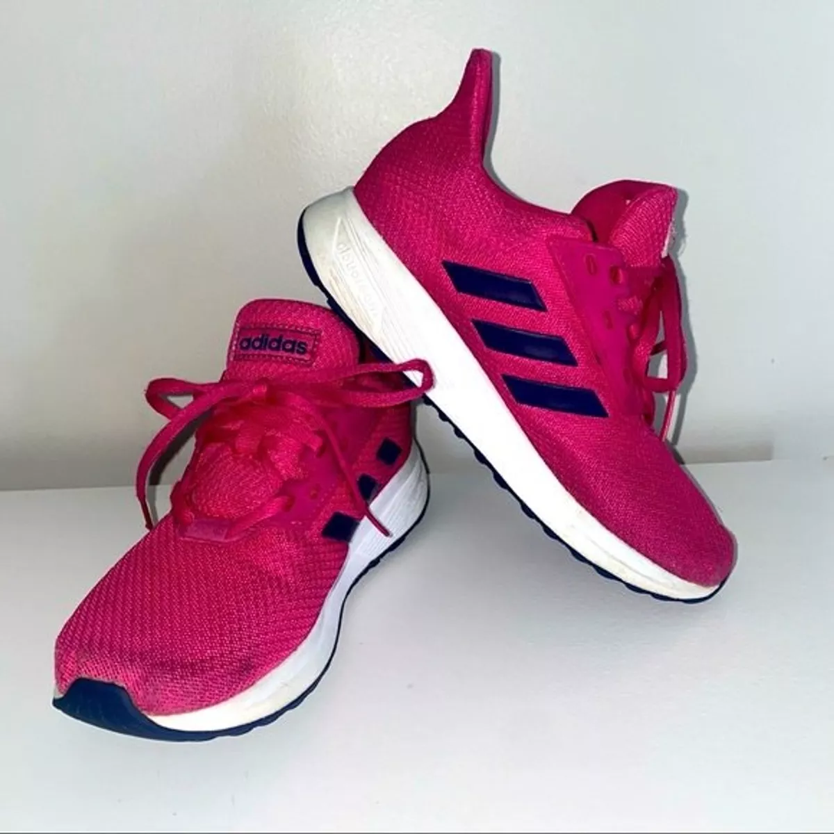 Bright pink adidas clearance shoes